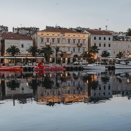 Hotel Apoksiomen 4*
