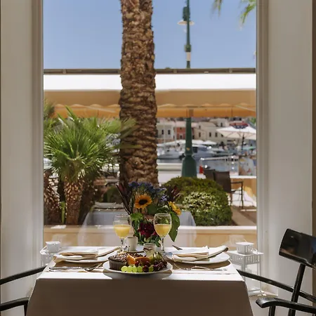 Apoksiomen Hotel 4*